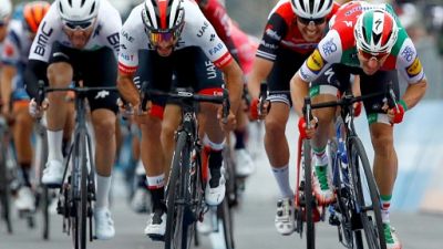 Tour d'Italie: Viviani déclassé, Gaviria vainqueur de la 3e étape