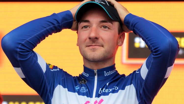 Viviani takes Giro d'Italia stage three, Roglic retains pink