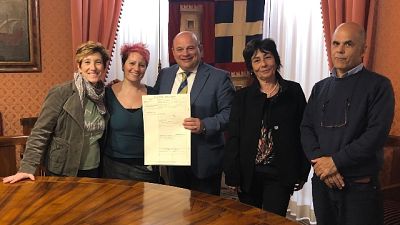Figlia di 2 madri,primo atto in Sardegna Figlia di 2 madri,primo atto in Sardegna