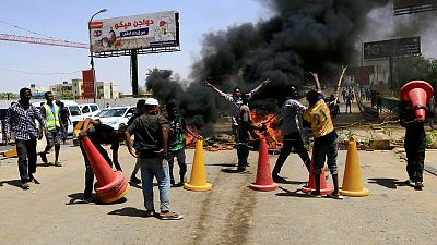 أطباء: أكثر من عشرة مصابين بالرصاص في العاصمة السودانية أطباء: أكثر من عشرة مصابين بالرصاص في العاصمة السودانية