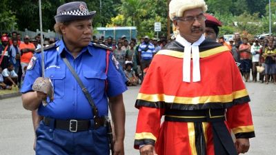 "Foncez!": une policière de haut rang appelle les Papouasiennes au sursaut