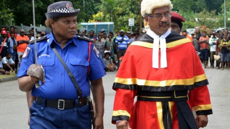 "Foncez!": une policière de haut rang appelle les Papouasiennes au sursaut