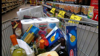 Trova 10mila euro e li restituisce Trova 10mila euro e li restituisce
