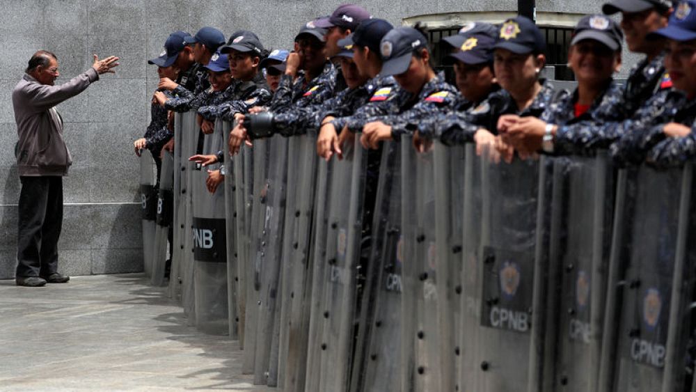 Venezuela security forces block opposition lawmakers from entering parliament