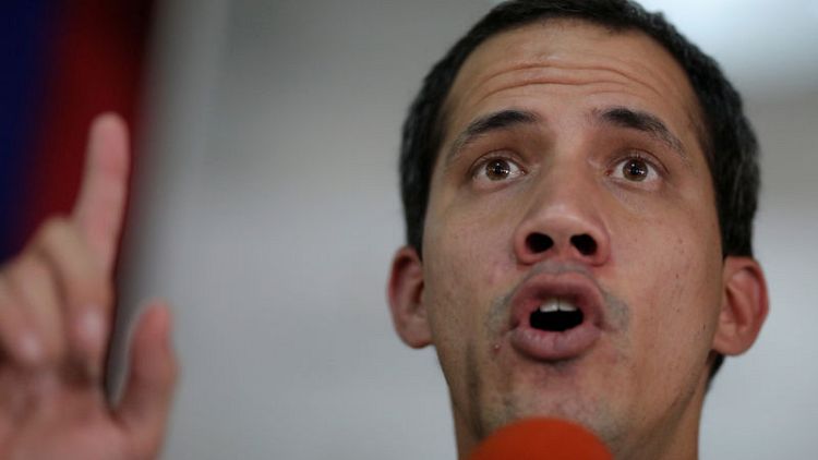 قوات الأمن الفنزويلية تمنع نوابا بالمعارضة من دخول البرلمان