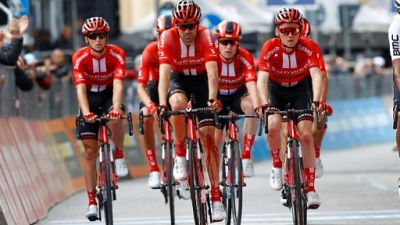 Tour d'Italie: Dumoulin continue malgré tout