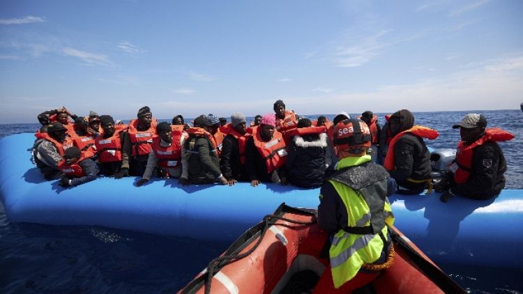 Sea Watch soccorre 65 migranti