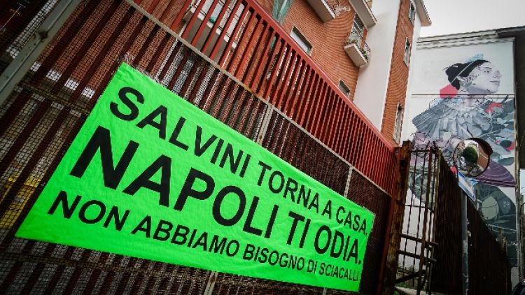 Napoli,su balconi striscioni antiSalvini