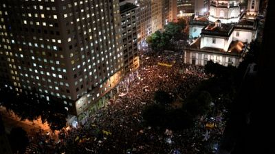 Une marée humaine dans les rues du Brésil pour défendre l'université