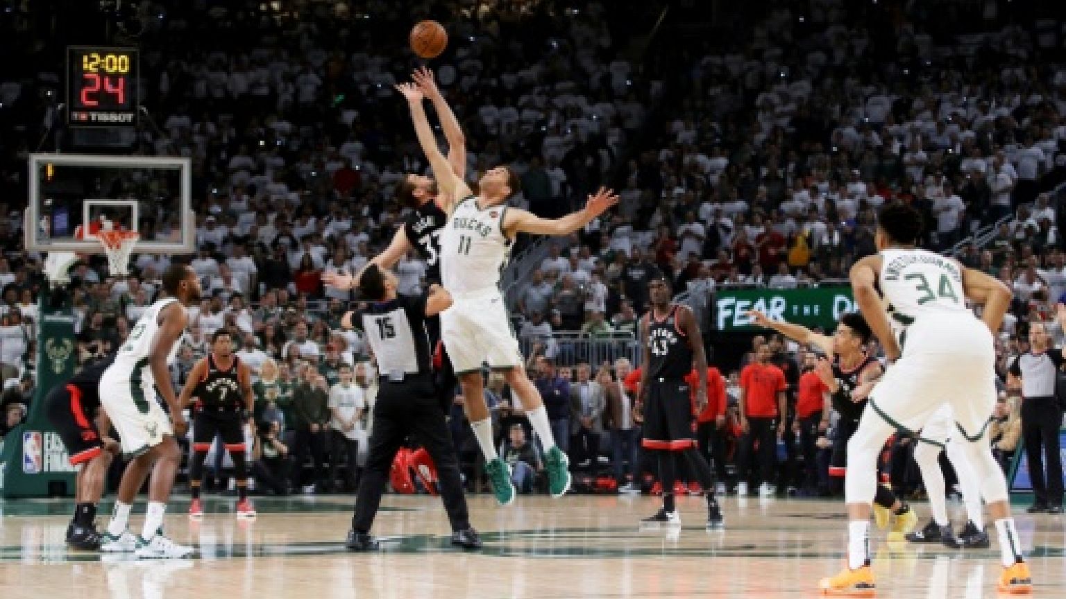 NBA: Lopez tire Milwaukee d'affaires