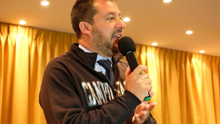 M5S, Salvini chiarisca su uso voli Stato