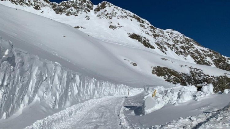 Passi altoatesini con 12 metri di neve