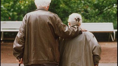 Corna di 30 anni prima, tenta suicidio Corna di 30 anni prima, tenta suicidio