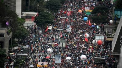 Des manifestants dans les rues de Sao Paulo, au Brésil, le 15 mai 2019