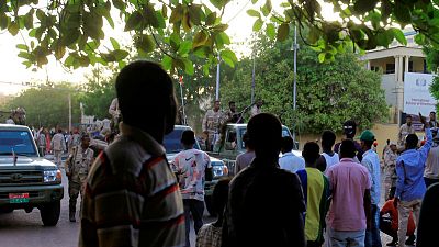 المعارضة السودانية تأسف لتعليق المجلس العسكري للمحادثات وسط تصاعد غضب المحتجين