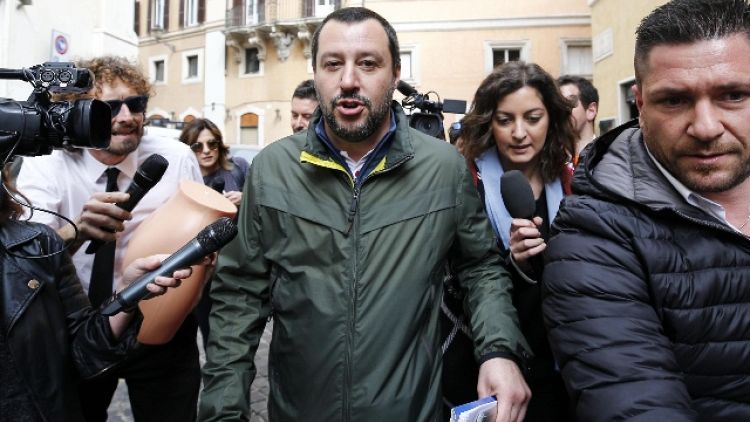 Salvini, non rispondo agli insulti