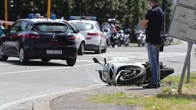 Insegue ladro in scooter, cade e muore Insegue ladro in scooter, cade e muore