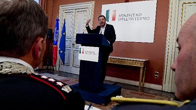 Salvini a Grillo, calci li dai ad altri Salvini a Grillo, calci li dai ad altri