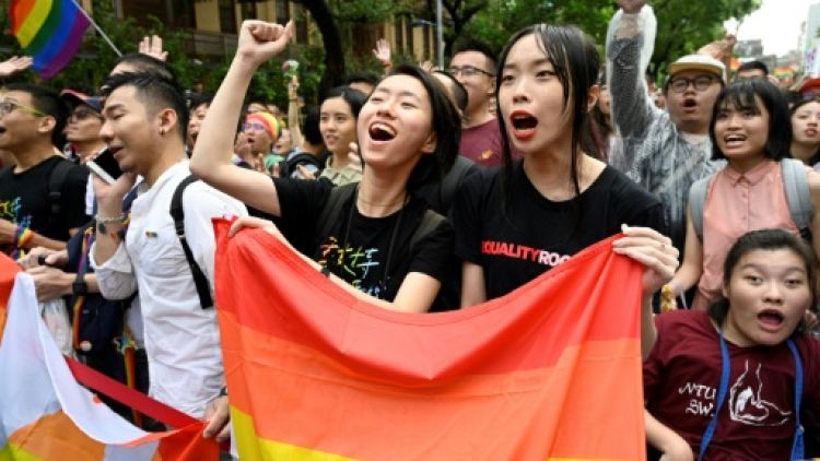 Taïwan: le Parlement légalise le mariage gay, une première en Asie