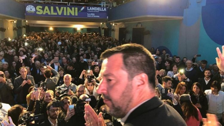 Striscione anti-Salvini,aperta inchiesta