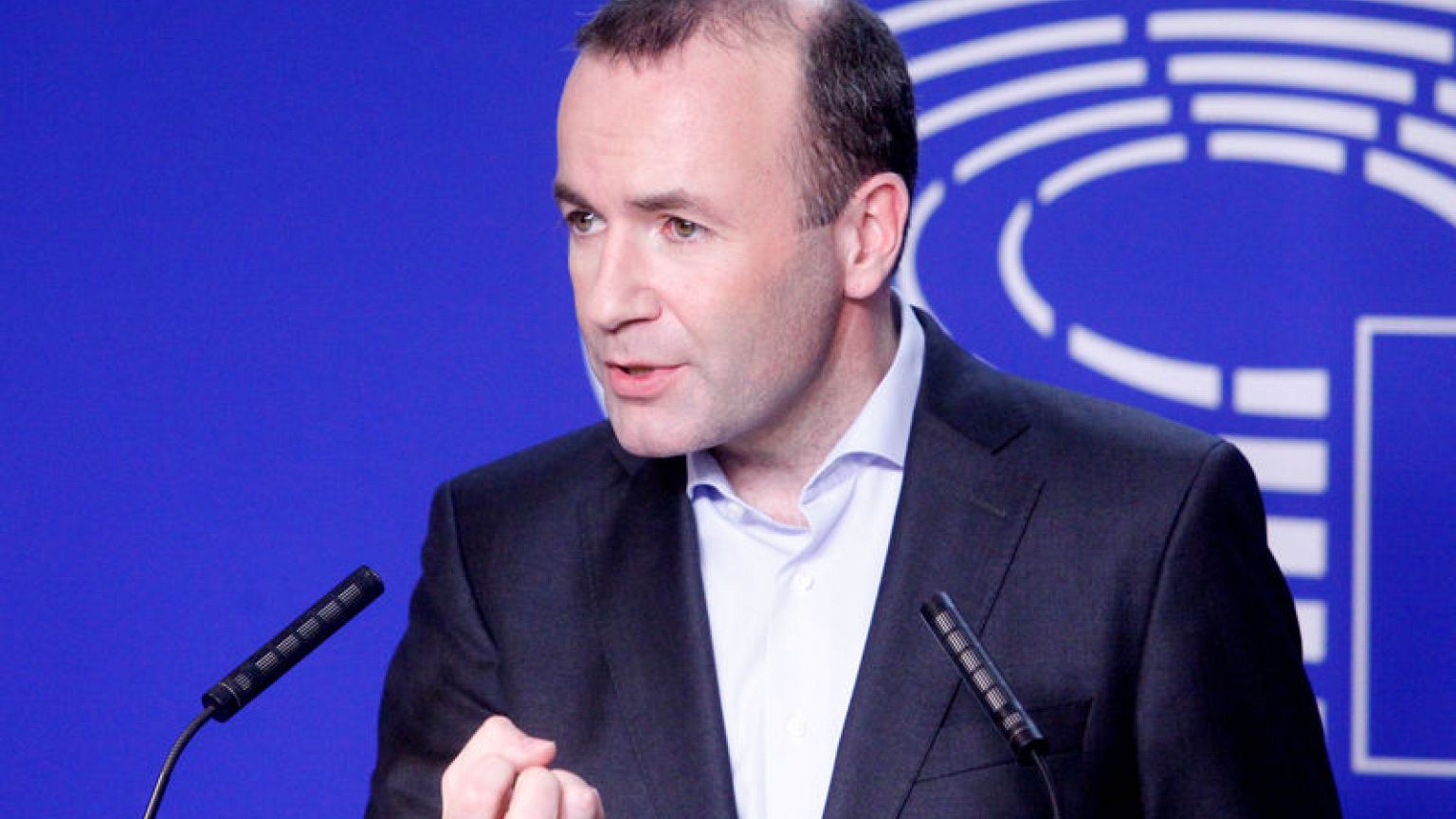 Pumping up the volume, conservative runs glitzy EU campaign