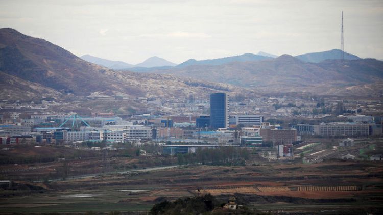 سول تسمح لرجال أعمال بزيارة مجمع صناعي في كوريا الشمالية