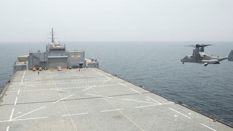 إيران تقول إن بإمكانها ضرب السفن الأمريكية بسهولة وتسعى للتصدي للعقوبات