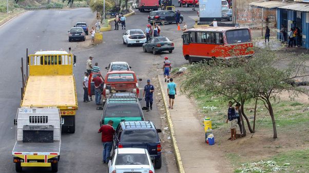 Angry Venezuelans wait hours for fuel as shortages worsen Angry Venezuelans wait hours for fuel as shortages worsen