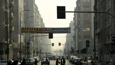 Trafic automobile dans une rue de Milan, le 20 février 2019 en Italie