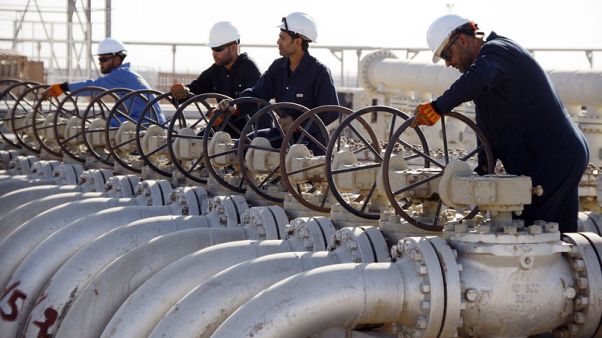 إكسون موبيل تجلي العاملين الأجانب من حقل نفطي في العراق إكسون موبيل تجلي العاملين الأجانب من حقل نفطي في العراق