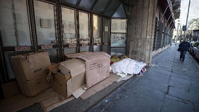 Tenta di uccidere clochard con estintore Tenta di uccidere clochard con estintore