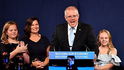 رئيس الوزراء الأسترالي يحتفل بالفوز غير المتوقع في الانتخابات