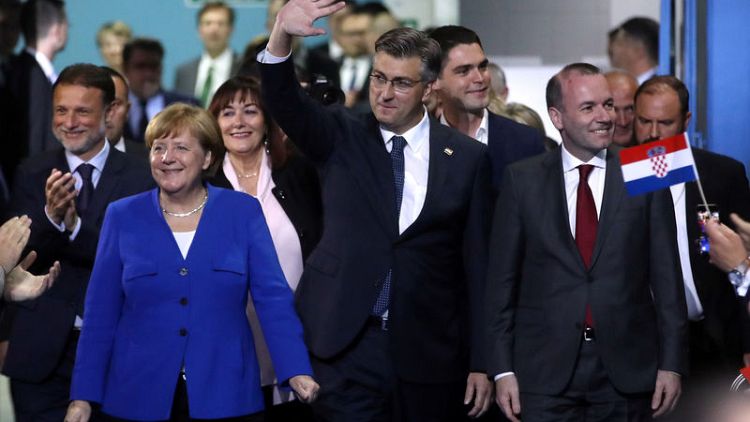 Merkel says Croatia's euro ambitions very realistic