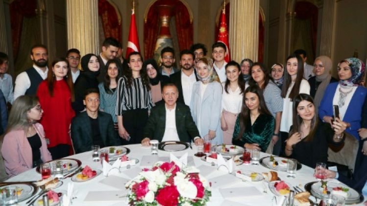 Özil dîne avec Erdogan pour la rupture du jeûne du ramadan