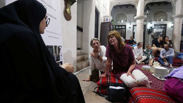 فرصة نادرة للأجانب لتذوق الثقافة الإماراتية خلال رمضان فرصة نادرة للأجانب لتذوق الثقافة الإماراتية خلال رمضان