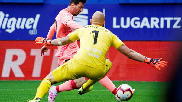 ميسي يرفع حصيلته إلى 36 هدفا لكن برشلونة يتعادل مع إيبار ميسي يرفع حصيلته إلى 36 هدفا لكن برشلونة يتعادل مع إيبار