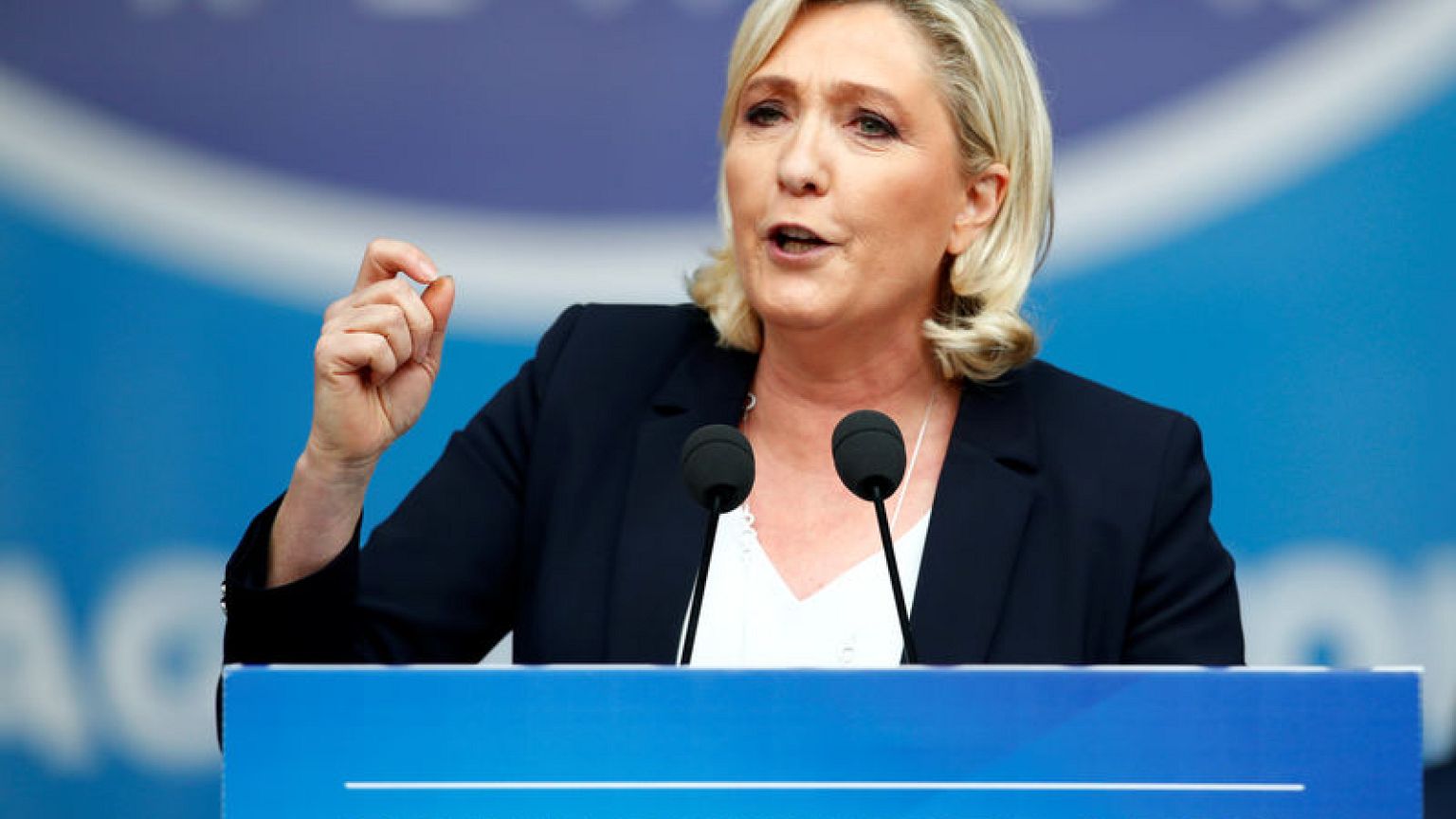 Ex-Trump aide Bannon praises Marine Le Pen's campaign