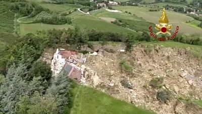 Frana nel Bolognese fa crollare una casa Frana nel Bolognese fa crollare una casa