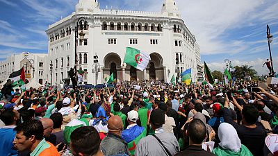 قائد الجيش الجزائري: الانتخابات أفضل سبيل للخروج من الأزمة