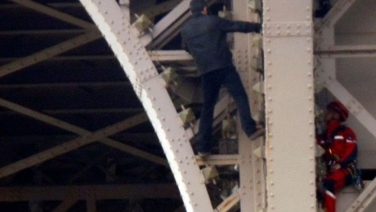 Rescuers try to talk down Eiffel Tower climber
