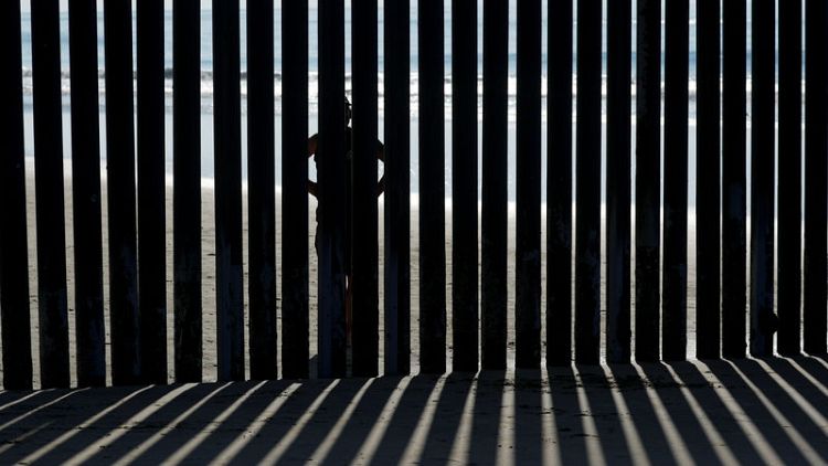 With shelters at 'max' California border agents drop migrants at bus station