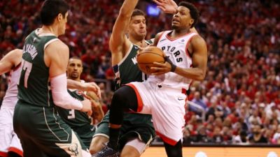 NBA: Toronto égalise en donnant une leçon à Milwaukee NBA: Toronto égalise en donnant une leçon à Milwaukee