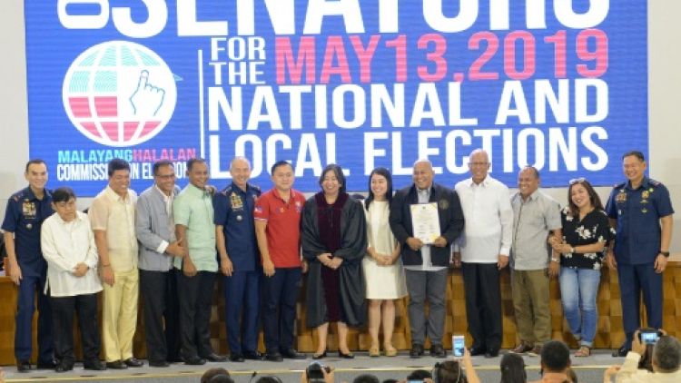 Elections aux Philippines: Duterte consolide son pouvoir en prenant le contrôle du Sénat