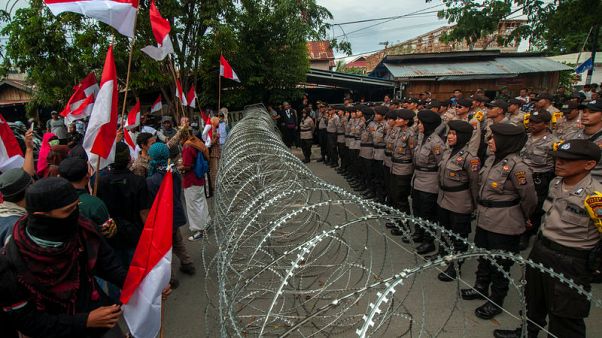 Indonesia curbs social media, blaming hoaxes for inflaming unrest Indonesia curbs social media, blaming hoaxes for inflaming unrest