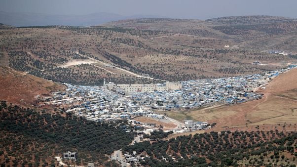 النازحون في شمال غرب سوريا يطالبون تركيا بفتح الحدود النازحون في شمال غرب سوريا يطالبون تركيا بفتح الحدود