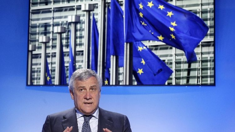 Tajani, non si strumentalizza crocifisso