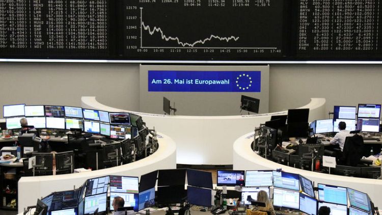 خليط من مخاوف التجارة وبيانات ضعيفة وبريكست يضرب الأسهم الأوروبية