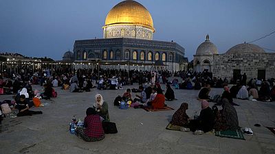عدد المصلين بالأقصى في ثالث جمعة من رمضان يهبط للنصف لشدة الحرارة عدد المصلين بالأقصى في ثالث جمعة من رمضان يهبط للنصف لشدة الحرارة
