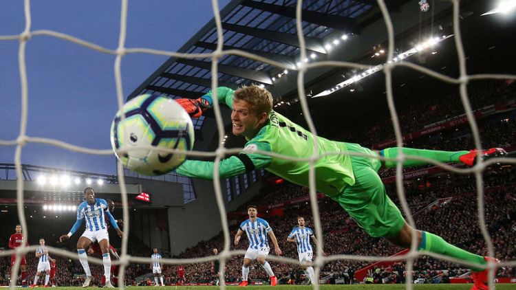 Everton to sign goalkeeper Lossl from relegated Huddersfield
