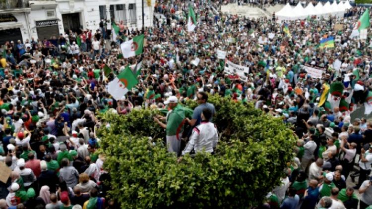 Des manifestants à Alger le 24 mai 2019